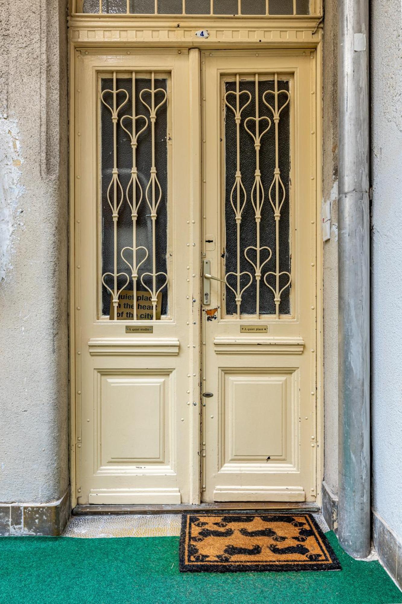 A Quiet Studio In The Heart Of The City Budapest Exterior foto