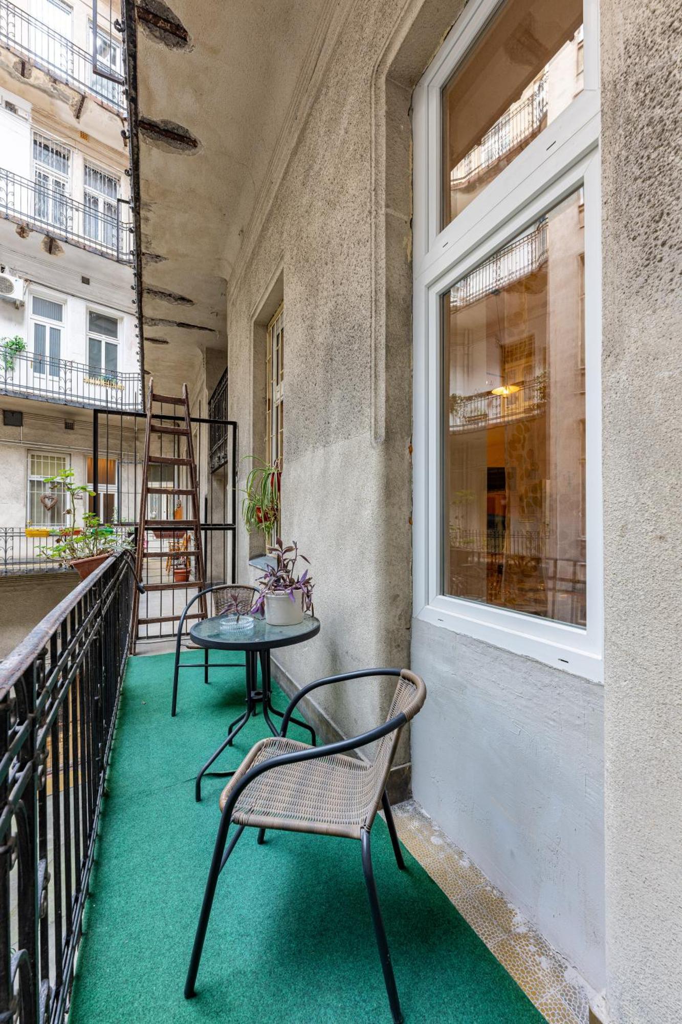 A Quiet Studio In The Heart Of The City Budapest Exterior foto